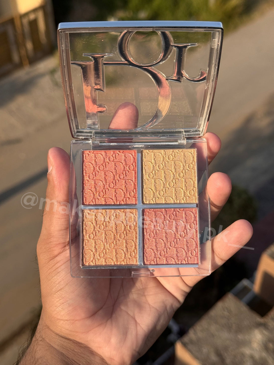 Dior Backstage Glow Maximizer Palette Shade# 003 Pearly peach glow.