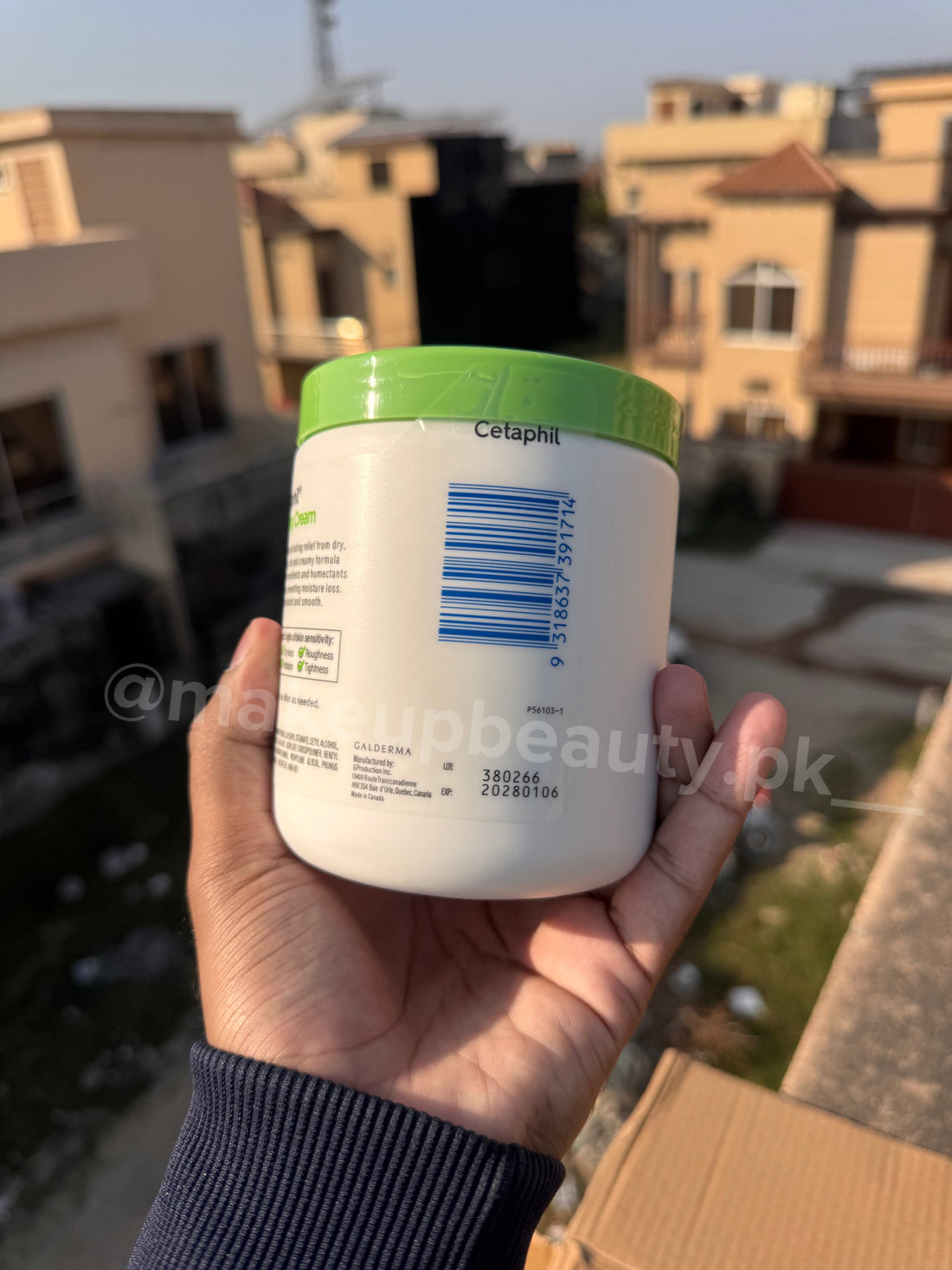 Cetaphil moisturising cream 550 Grams big jar.