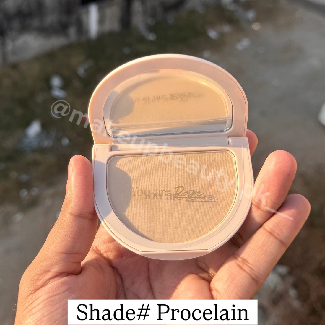 Rare Beauty True to myself - Tinted Pressed Talc Free Finishing powder.